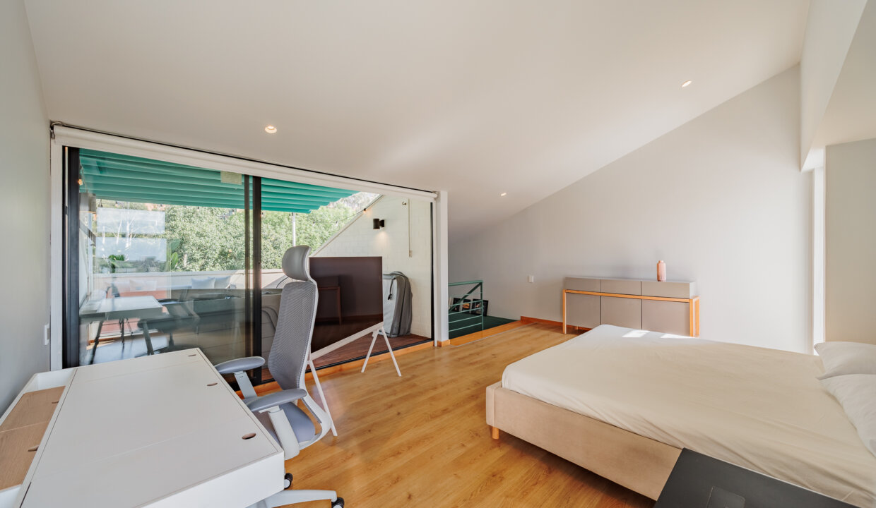 b76b291b-3643-4d42-8d62-402ace8a46fa